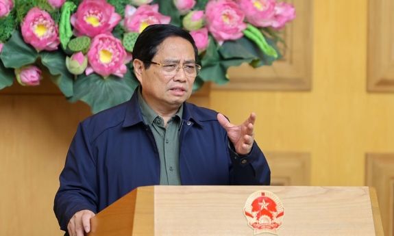 Thủ tướng: Bằng mọi biện pháp phải tiếp tế cho người dân tại những nơi bị cô lập do mưa lũ miền Trung